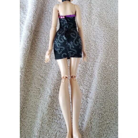 Ever After High RAVEN Doll Monster High City of Frights Dress Mattel Articulated - Picture 8 of 10